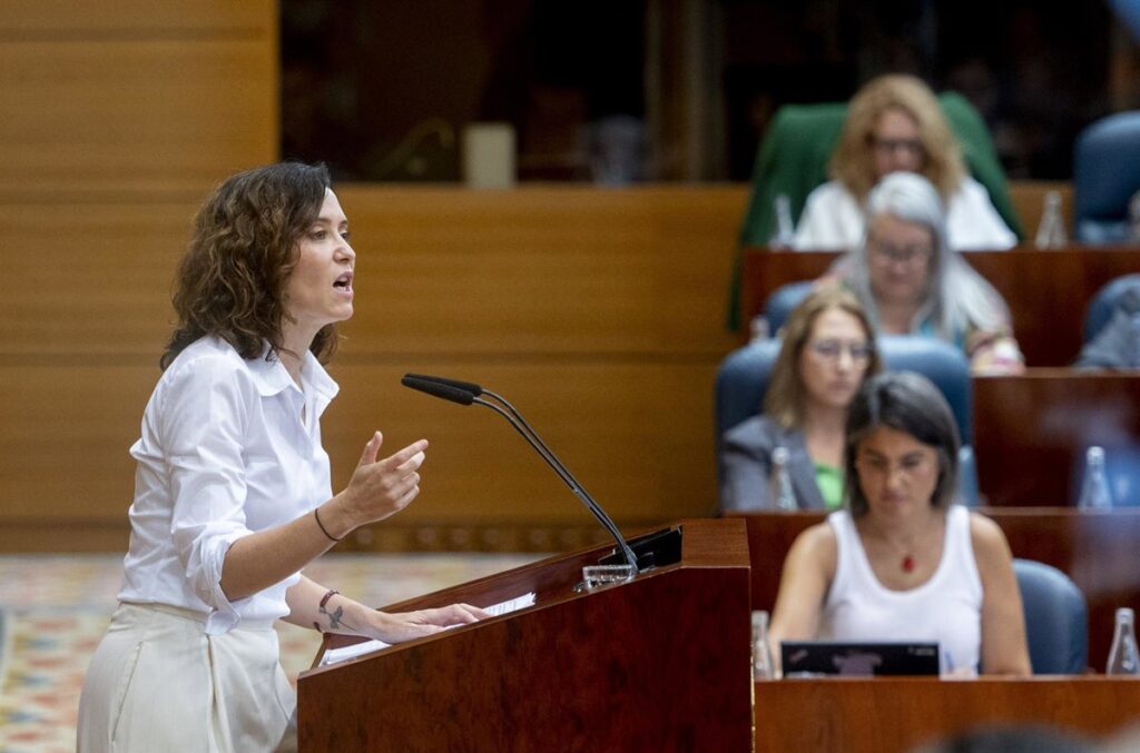El novio de Ayuso, Gaza y la política nacional opacan la agenda madrileña en la segunda sesión del DER