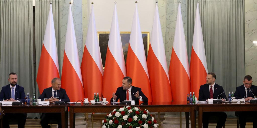 El nuevo presidente polaco retira la bandera europea del Palacio presidencial