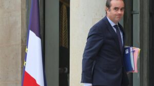 El nuevo primer ministro francés retira la supresión de dos festivos y tiende la mano a la izquierda – AlbertoNews