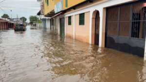 El río se tragó la vía a San Juan de Payara en Apure (Dramático VIDEO)
