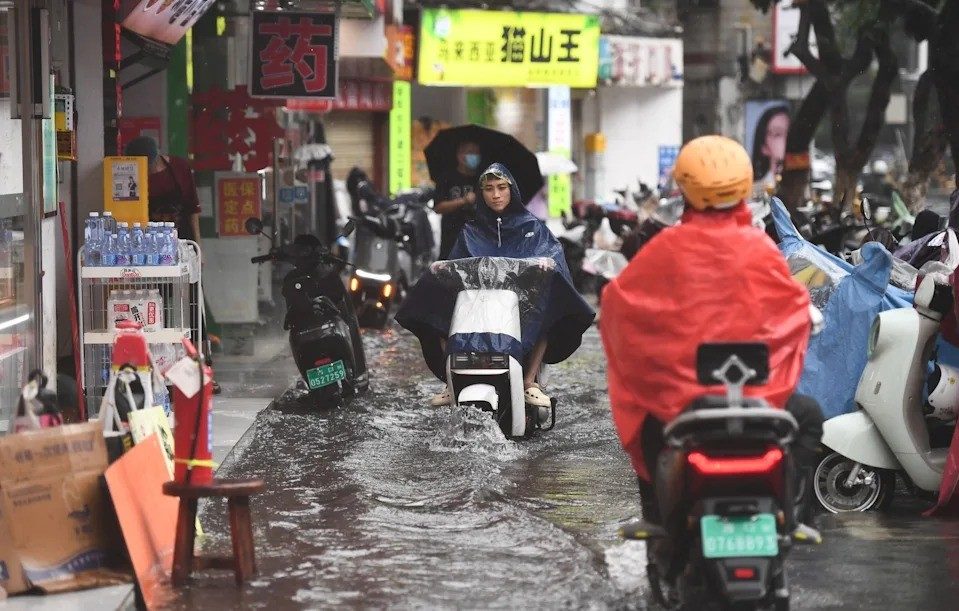 El tifón Tapah toca tierra en el sur de China tras provocar suspensión de clases - AlbertoNews