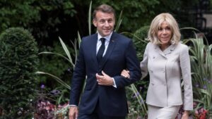 Emmanuel Macron presentará pruebas científicas para demostrar que su esposa Brigitte es mujer