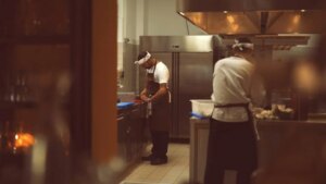 En este restaurante el jefe cierra los sábados y domingos y rompe la norma: «seremos más felices»