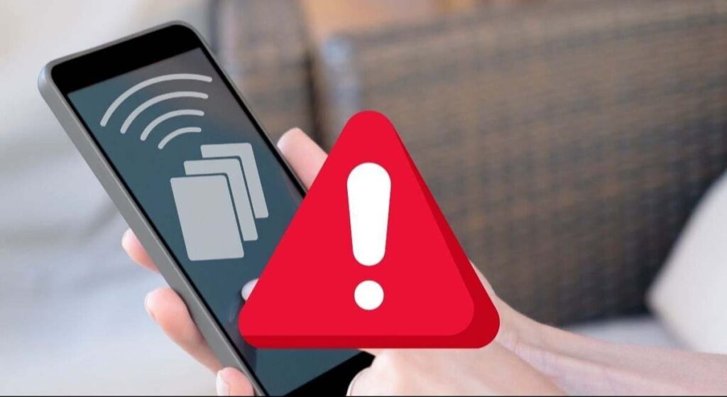 Expertos alertan de un intento de estafa que se hace pasar por Hacienda en SMS y correo: "Notificación Oficial: Reembolso de Impuestos..."