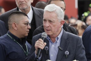Expresidente Uribe, condenado por sobornos, buscará volver al Congreso colombiano en 2026