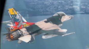 F-16 venezolanos desafían destructores de EE.UU. en el Caribe
