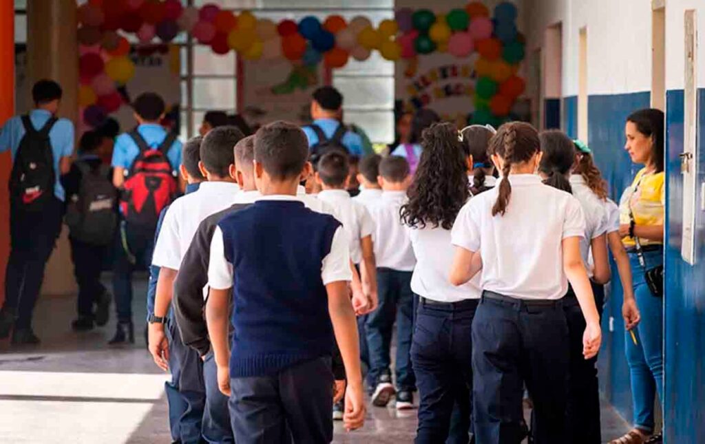 FVM fijó su postura ante nueva fecha de inicio del año escolar impuesta por Héctor Rodríguez