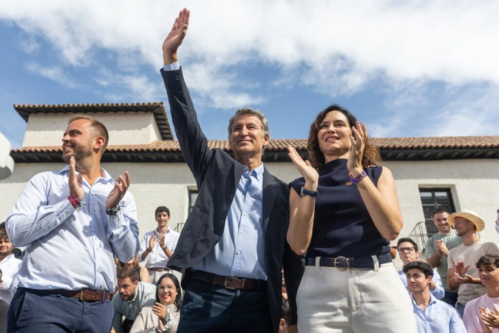 Feijóo carga contra García Ortiz por "atreverse" a dar un discurso ante el Supremo y acusa a Sánchez de "fallar" al Rey