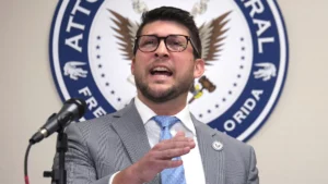 Florida indaga a exempleados de Biden por investigar grupos conservadores como el de Kirk – AlbertoNews
