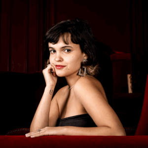 Francia y Venezuela resonarán en la voz de Elisa Lécuyer
