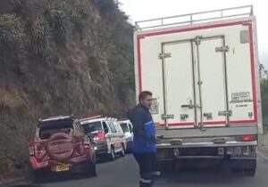 GRAN CONGESTIÓN VEHICULAR ENTRE LA VÍA PASTO- CHACHAGÜÍ A CAUSA DE ACCIDENTE DE TRANSITO