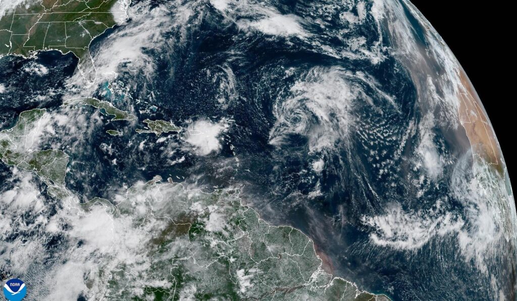 Gabrielle apunta a convertirse en huracán el domingo con fuerte oleaje en Bermudas
