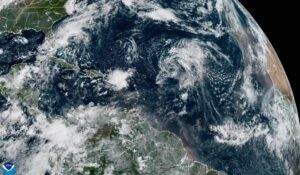 Gabrielle apunta a convertirse en huracán el domingo con fuerte oleaje en Bermudas