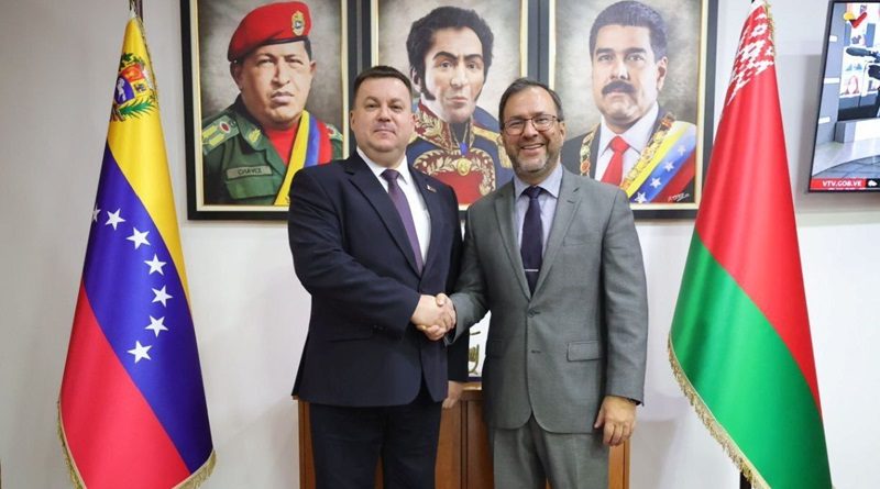  Gil revisa cooperación binacional con embajador de Belarús