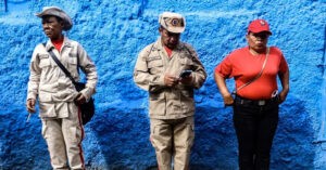 Gobierno anuncia adiestramiento de milicianos los sábados porque entre semana tienen que pedir en los semáforos – El Chigüire Bipolar