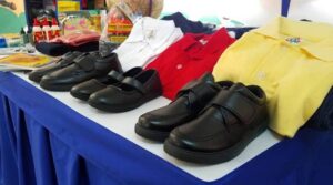 Gobierno distribuirá más de un millón de uniformes escolares