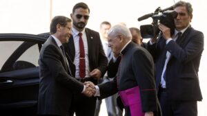 Guerra en Gaza | El Papa y el presidente de Israel tratan de rebajar la tensión y volver al diálogo | elperiodico.com