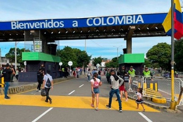 Hasta 60 mil personas cruzan diariamente la frontera con Colombia para adquirir bienes y servicios