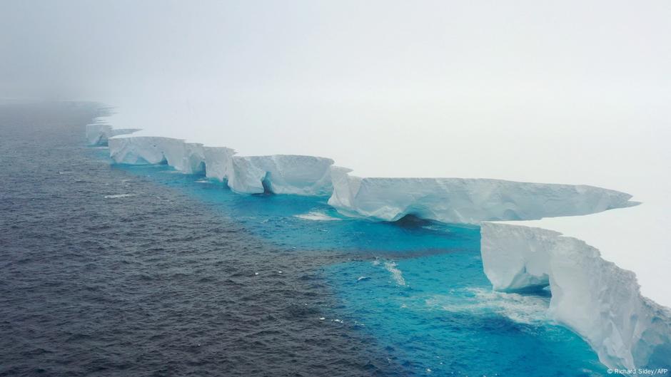 Iceberg gigante A23a se derrite frente a la Antártica – DW – 04/09/2025