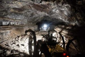 Idean una estrategia para explorar cuevas de la Luna mediante robots