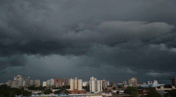 Inameh pronostica nubosidad parcial y lluvia este martes