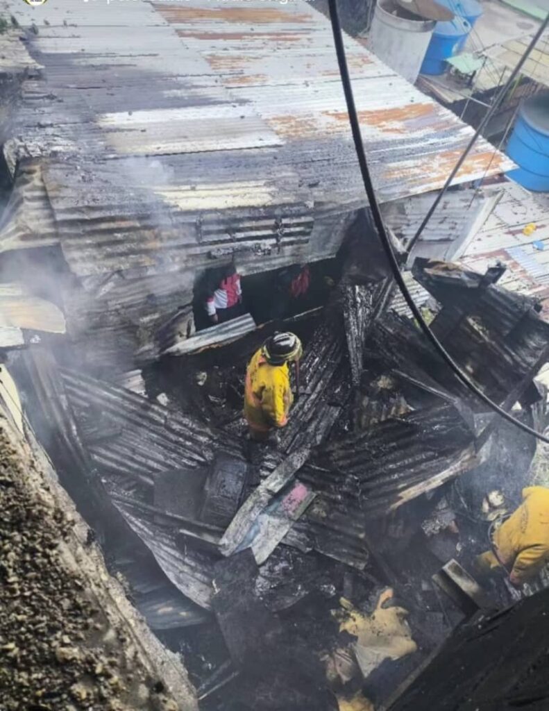 Incendio consumió una vivienda en Los Salias