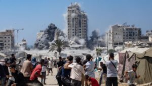 Israel destruye otro alto edificio en Ciudad de Gaza, el tercero en tres días | elperiodico.com