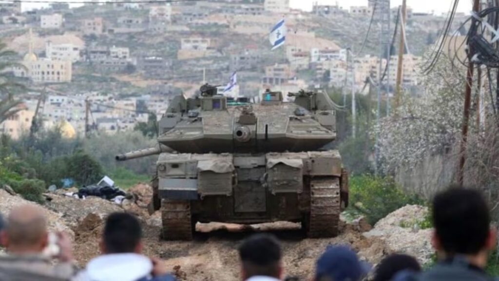 Israel moviliza tanques en Gaza y continúa con los bombardeos