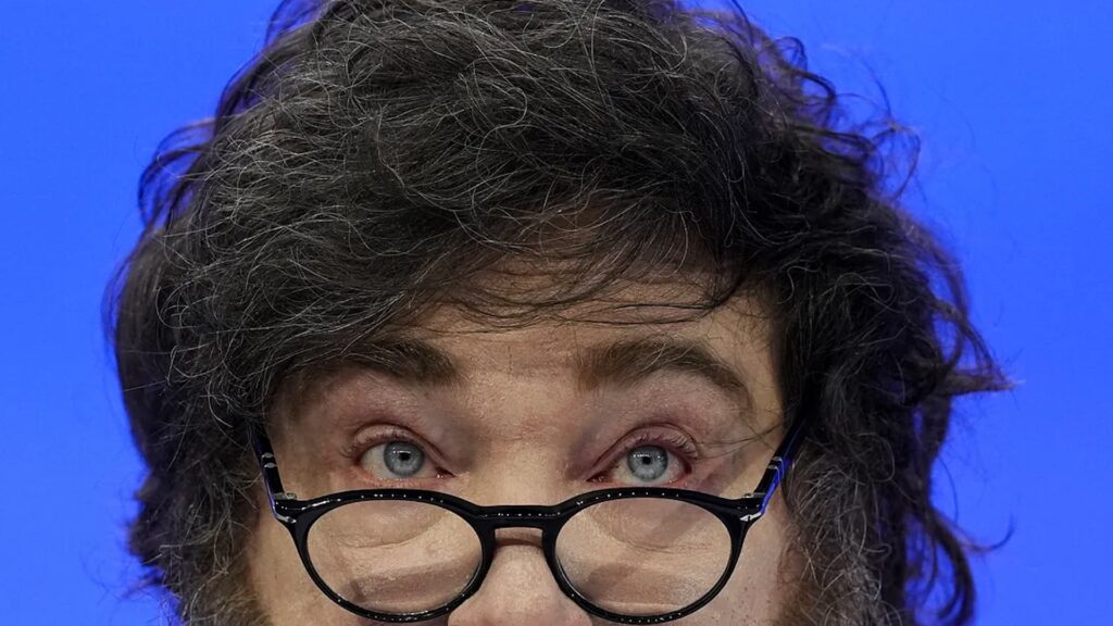 Javier Milei, en su peor momento: un gobierno aturdido y el peronismo envalentonado tras arrasar en las elecciones de Buenos Aires
