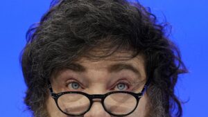 Javier Milei, en su peor momento: un gobierno aturdido y el peronismo envalentonado tras arrasar en las elecciones de Buenos Aires | elmundo.es