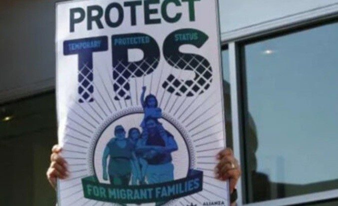 Juez federal ordena a Trump restaurar TPS para venezolanos