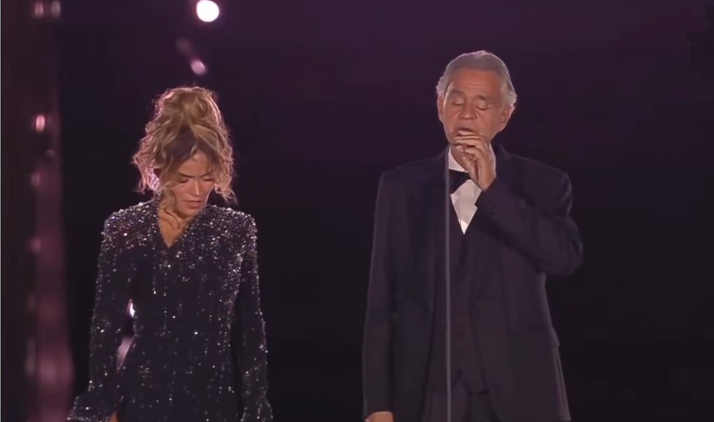Karol G y Andrea Bocelli canta por la fraternidad en un memorable macroconcierto en la plaza vaticana - AlbertoNews