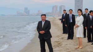 Kim Jong-un presenta al mundo a su joven hija, Kim Ju-ae – DW – 03/09/2025