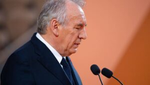La Asamblea Nacional francesa tumba al Gobierno de Bayrou, el cuarto que cae en esta legislatura | elperiodico.com