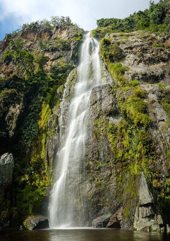 La Cascada El Vino: una experiencia de color y vida en Lara
