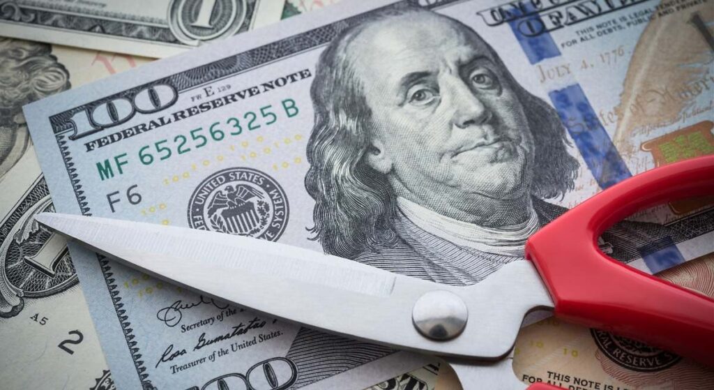 La Fed puede contener al monstruo de la inflación aun con seis bajadas de tipos en 12 meses