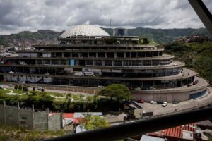 La ONG Foro Penal computa 823 presos políticos en Venezuela, incluidas cien mujeres – AlbertoNews