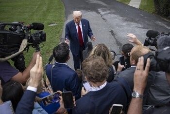 La SIP expresa preocupación por amenazas de revocar licencias a medios críticos de Trump - AlbertoNews