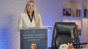 La viuda de Charlie Kirk asume la dirección de Turning Point USA, la empresa de su marido | elperiodico.com