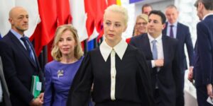 La viuda del opositor ruso Aléxei Navalny asegura que su marido murió envenenado