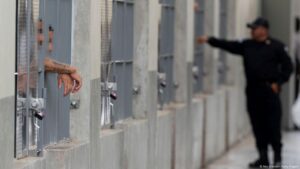 Las cárceles, un negocio lucrativo tras las rejas – DW – 11/09/2025