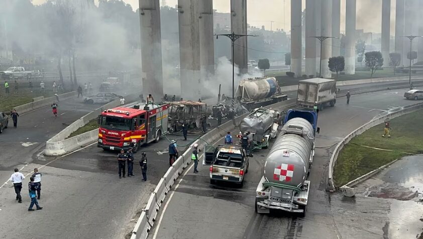 Las devastadoras imágenes que dejó la explosión del camión cisterna con gas en México: tres personas muertas y 70 heridos - AlbertoNews