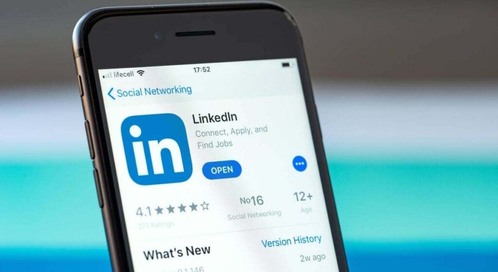LinkedIn utilizará tus datos y perfil para alimentar a la IA de Microsoft: así puedes evitarlo