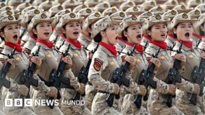 Lo que las nuevas armas que se mostraron en el enorme desfile de Pekín revelan sobre las capacidades militares de China