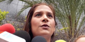 Localizado dispositivo sospechoso en el vehículo de Margaret Baduel, hermana del preso político Josnar Baduel