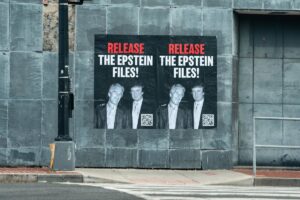 Los demócratas publican la felicitación de cumpleaños de Trump a Epstein que el presidente negó que existiera | europapress.es