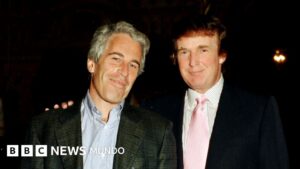 Los demócratas publican una nota de cumpleaños que supuestamente le envió Donald Trump a Jeffrey Epstein