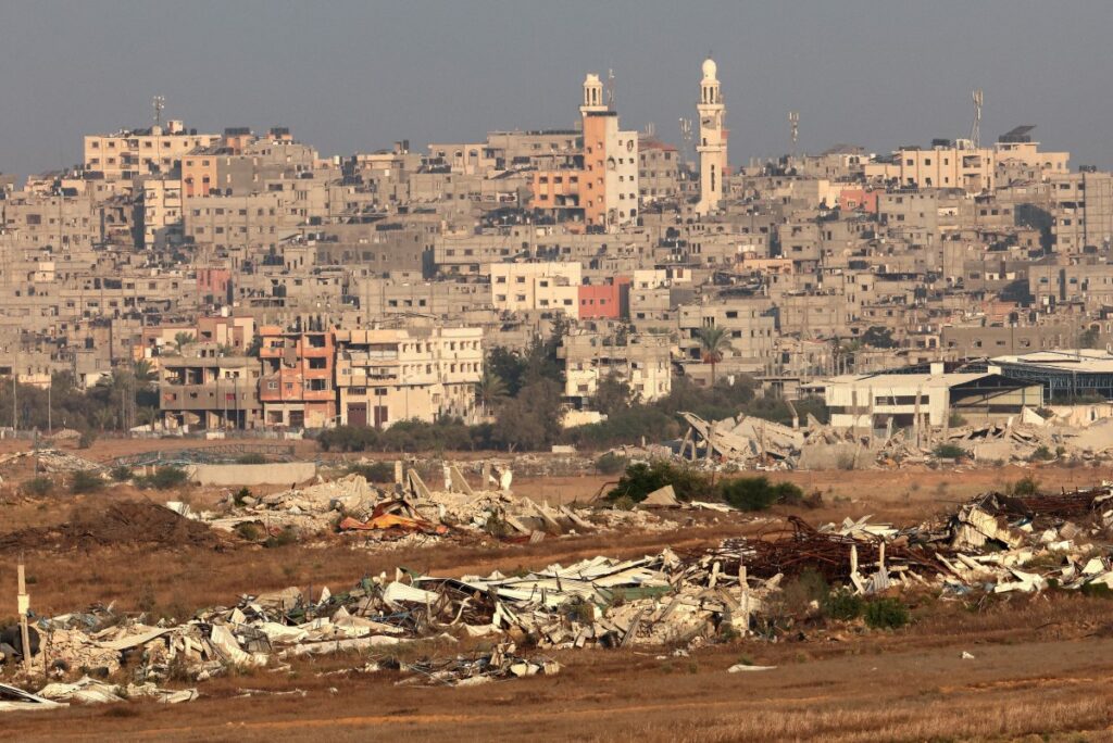 Los palestinos huyen en masa de Ciudad de Gaza, blanco de la ofensiva israelí - AlbertoNews