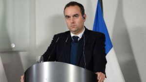 Macron elige a su ministro de Defensa, Sébastien Lecornu, como primer ministro de Francia | elperiodico.com