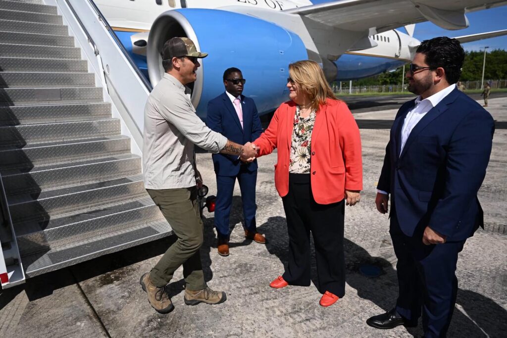 https://efectococuyo.com/internacionales/secretario-de-guerra-de-eeuu-visita-puerto-rico-en-medio-de-polemicas-maniobras-militares/